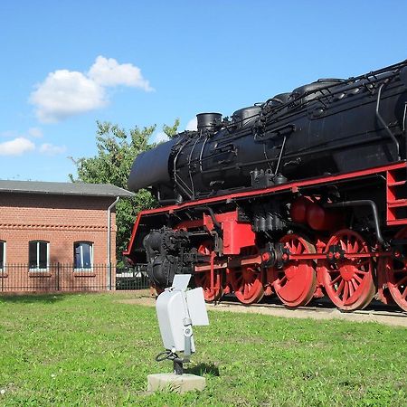 Eisenbahnromantik Hotel Meyenburg  Екстериор снимка