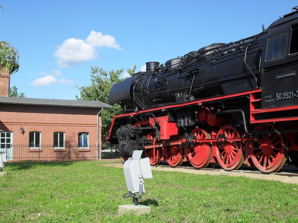 Eisenbahnromantik Hotel Meyenburg  Екстериор снимка